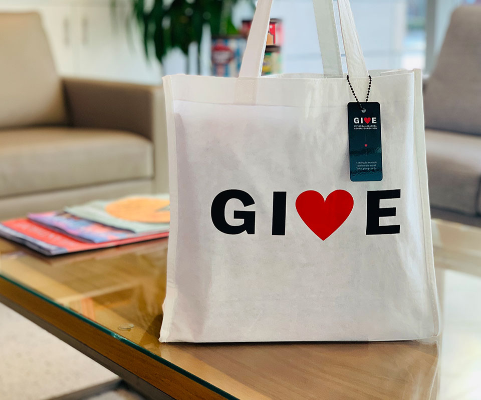 Serving Pink Lemonade: Dressing Up Papers Bag for Holiday Gift Giving